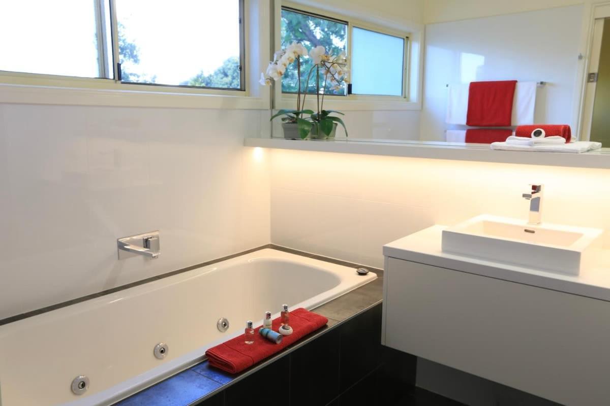 Inglenook Luxury Spa Cottage For Two Cowes Extérieur photo